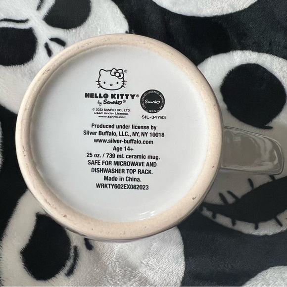 Hello Kitty Strawberry Milk Mug - Picture 3 of 3